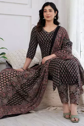 Black floral printed pure cotton kurta set for women