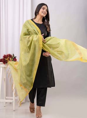 Black floral printed pure cotton kurta set for women 5