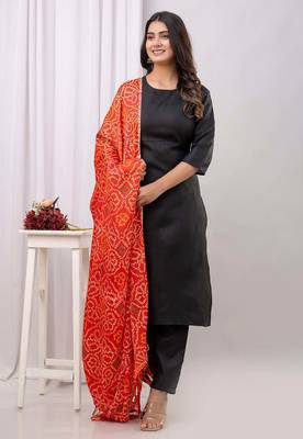 Black floral printed pure cotton kurta set for women 3