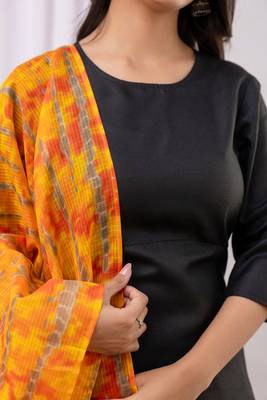 Black floral printed pure cotton kurta set for women 4