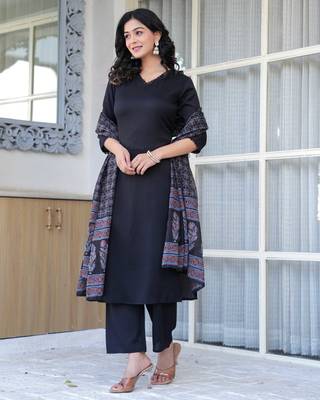 Black floral printed pure cotton kurta set for women 3