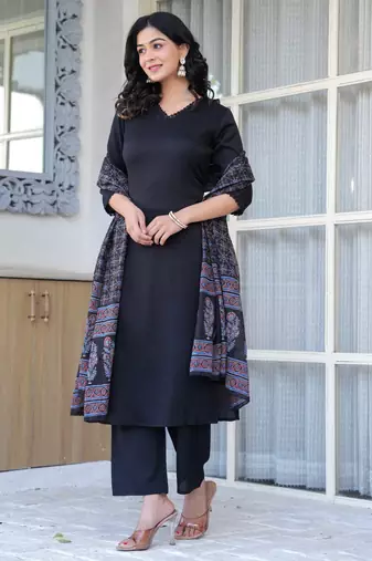 Black floral printed cotton kurta set for women