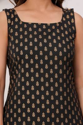 Black floral printed pure cotton kurta set for women 3