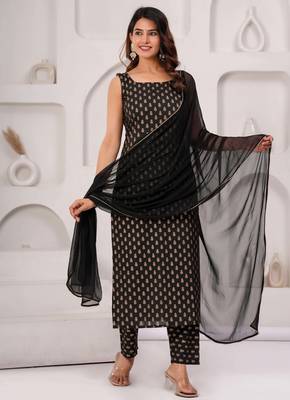 Black floral printed pure cotton kurta set for women 4