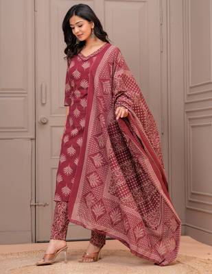 Maroon floral printed pure cotton kurta set for women 4