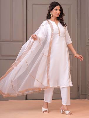 White solid pure cotton kurta set for women 5