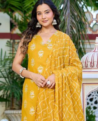Yellow floral printed pure cotton kurta set for women 5