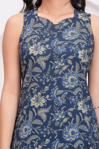Blue floral printed cotton kurta set for women