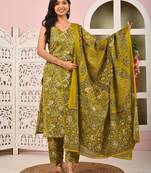 Green floral printed pure cotton kurta set for women
