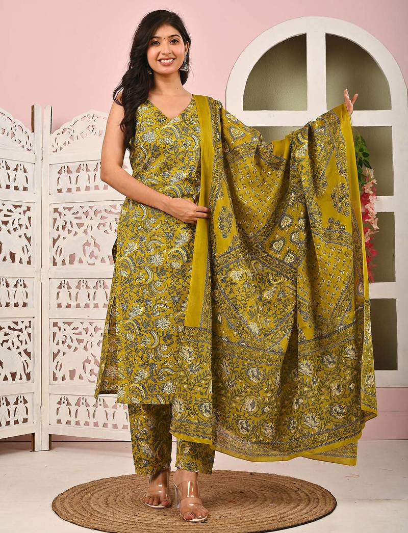 Green floral printed pure cotton kurta set for women