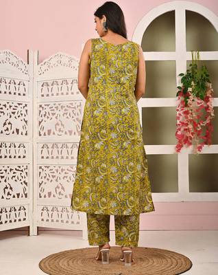 Green floral printed pure cotton kurta set for women 2