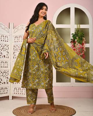 Green floral printed pure cotton kurta set for women 3