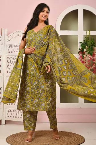 Green floral printed cotton kurta set for women