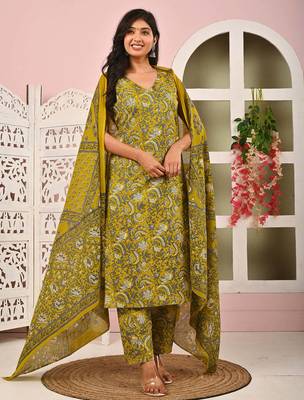 Green floral printed pure cotton kurta set for women 5