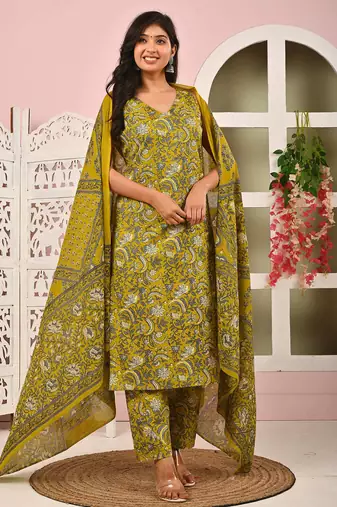 Green floral printed cotton kurta set for women