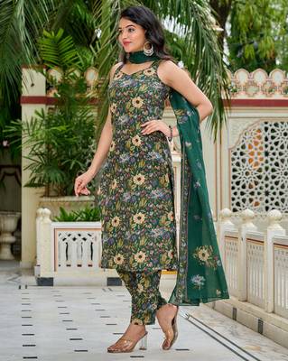 Green floral printed pure cotton kurta set for women 2