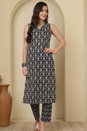 Black floral printed cotton kurta set for women