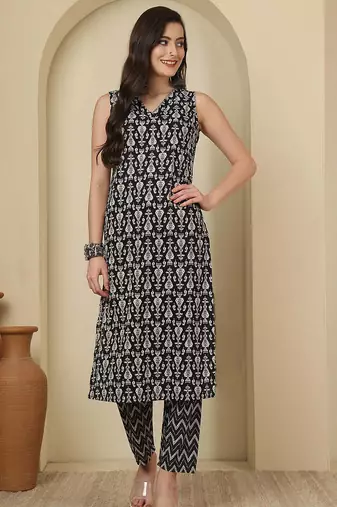 Black floral printed cotton kurta set for women
