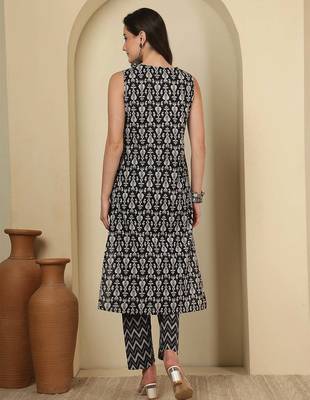 Black floral printed pure cotton kurta set for women 2