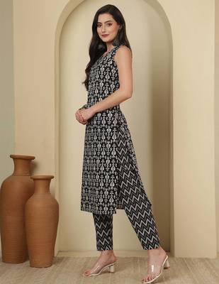 Black floral printed pure cotton kurta set for women 4