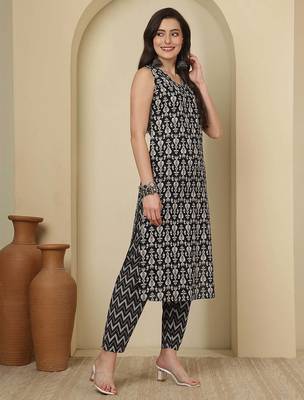 Black floral printed pure cotton kurta set for women 5