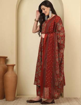 Maroon floral printed pure cotton kurta set for women 3