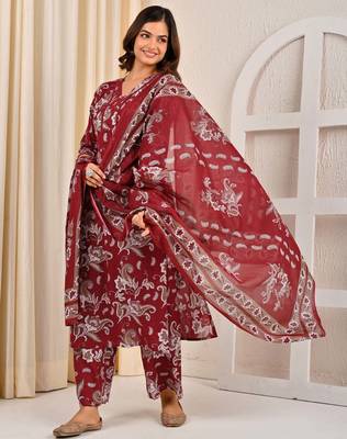 Burgundy floral printed pure cotton kurta set for women 4
