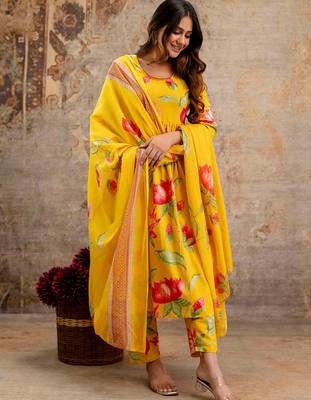 Yellow floral printed pure cotton kurta set for women 3