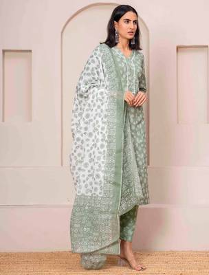 Green floral printed pure cotton kurta set for women 3