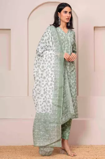 Green floral printed cotton kurta set for women
