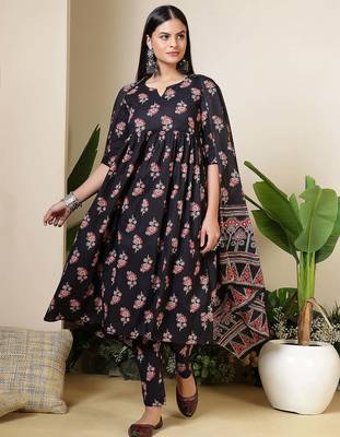 Black floral printed pure cotton kurta set for women 1