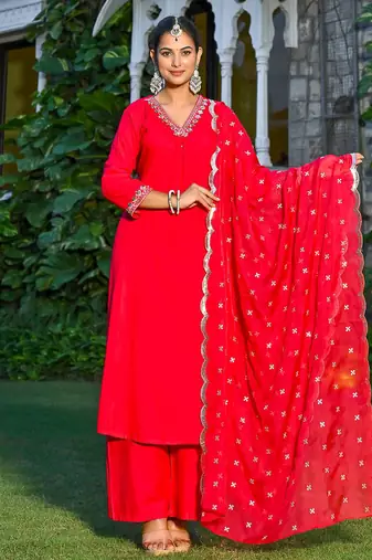 Magenta embroidered viscose rayon kurta set for women
