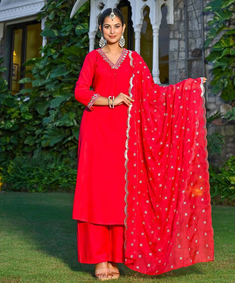 Magenta embroidered viscose rayon kurta set for women