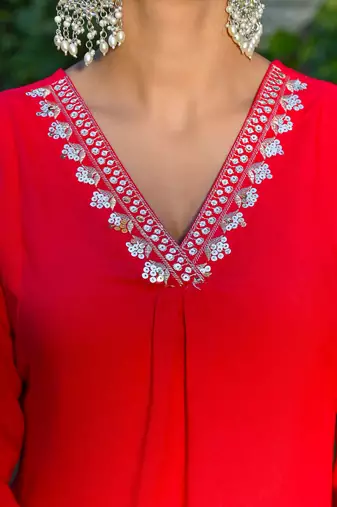 Magenta embroidered viscose rayon kurta set for women