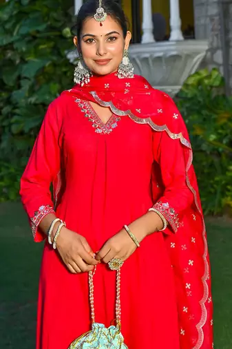 Magenta embroidered viscose rayon kurta set for women