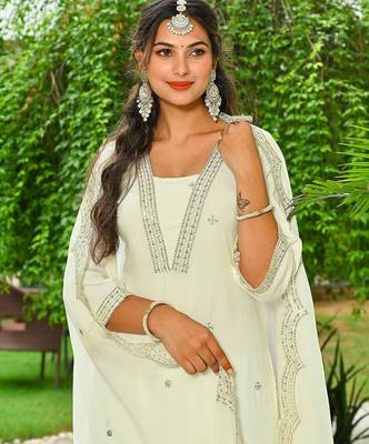 Off white embroidered viscose rayon kurta set for women 3