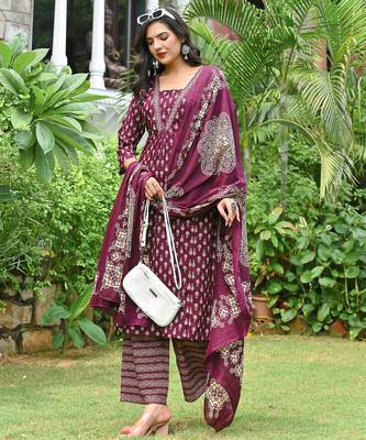 Burgundy floral printed pure cotton kurta set for women 3