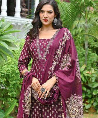 Burgundy floral printed pure cotton kurta set for women 4