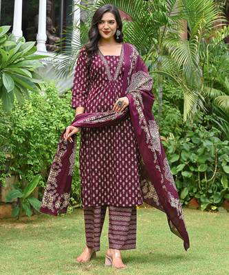 Burgundy floral printed pure cotton kurta set for women 5