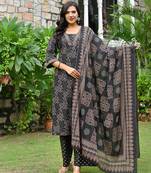 Black floral printed pure cotton kurta set for women