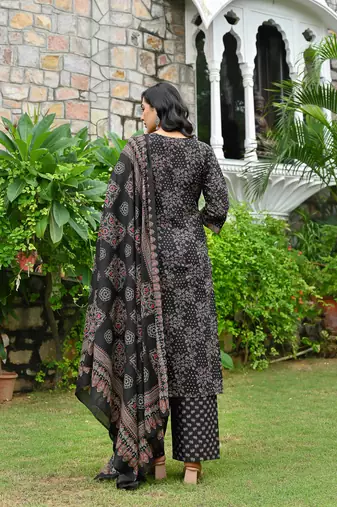 Black floral printed cotton kurta set for women