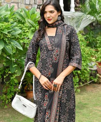 Black floral printed pure cotton kurta set for women 4