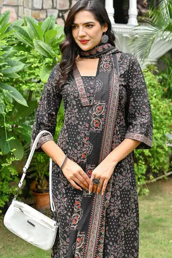 Black floral printed cotton kurta set for women