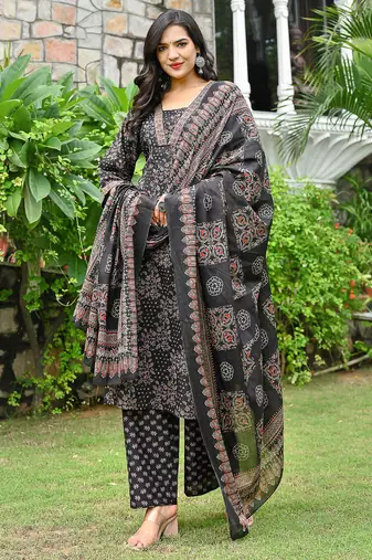 Black floral printed cotton kurta set for women