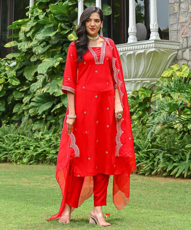 Red embroidered viscose rayon kurta set for women