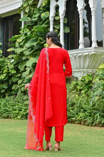 Red embroidered viscose rayon kurta set for women