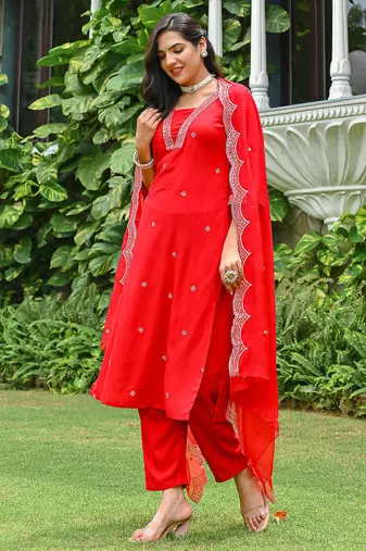 Red embroidered viscose rayon kurta set for women