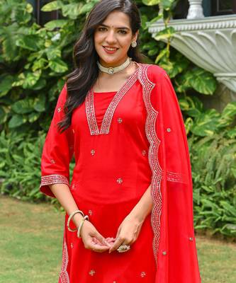 Red embroidered viscose rayon kurta set for women 4
