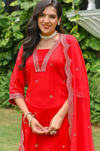 Red embroidered viscose rayon kurta set for women