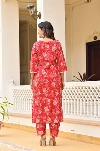 Red floral printed pure cotton kurta set for women